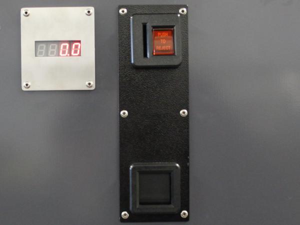 Coin validator including housing<br>built-in a new dispenser