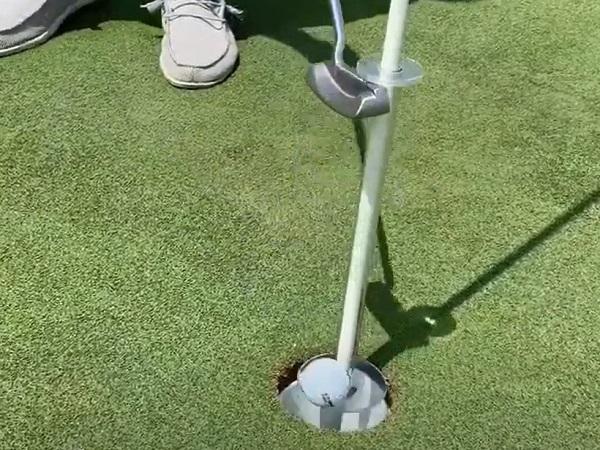 "No Touch" ball elevator<br>for contactless putting